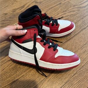 Air Jordan “Chicago” Mid